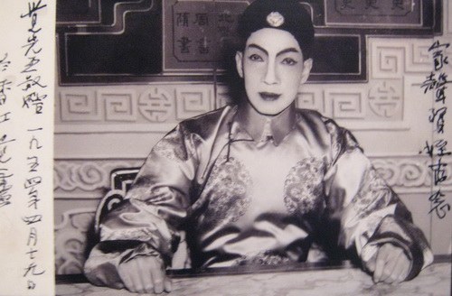 粤剧早期名伶戏装坐像