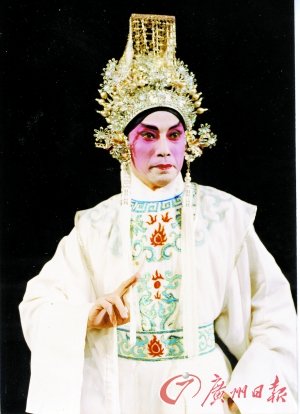 罗家宝在《袁崇焕》中扮演袁崇焕（原始URL：http://n.sinaimg.cn/translate/20160423/CDAC-fxrqhar9842565.jpg）