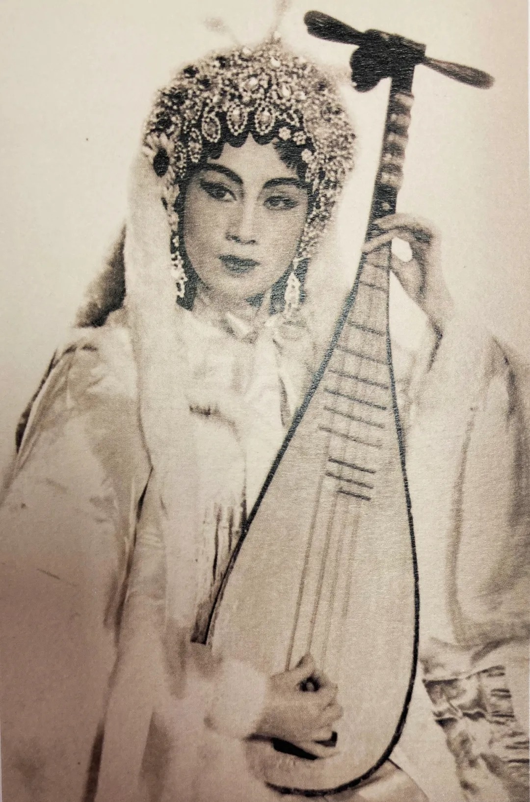 红线女剧装照
